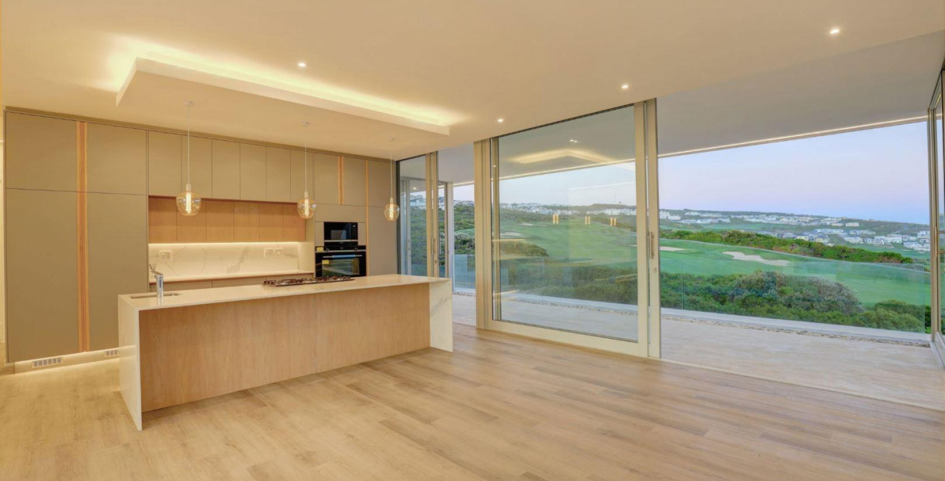 Absolute Flooring Project - House - 251 Pinnacle Drive - Kitchen