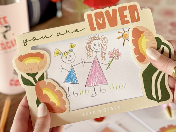 Loved - Magnetic Frame