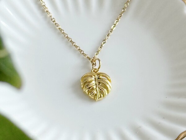 Monstera Necklace